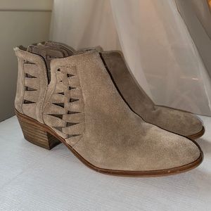 VINCE CAMUTO beige ankle booties